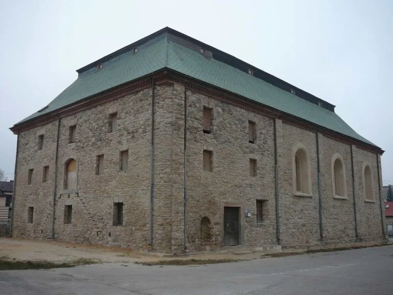 Pozostałości synagogi w Przysusze